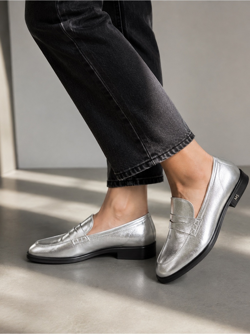 Stuart Weitzman Emi metallic leather loafers ✨
